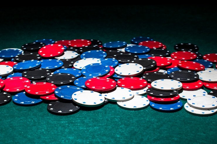Tampilan meja live dealer blackjack dan roulette di simcity dengan dealer profesional